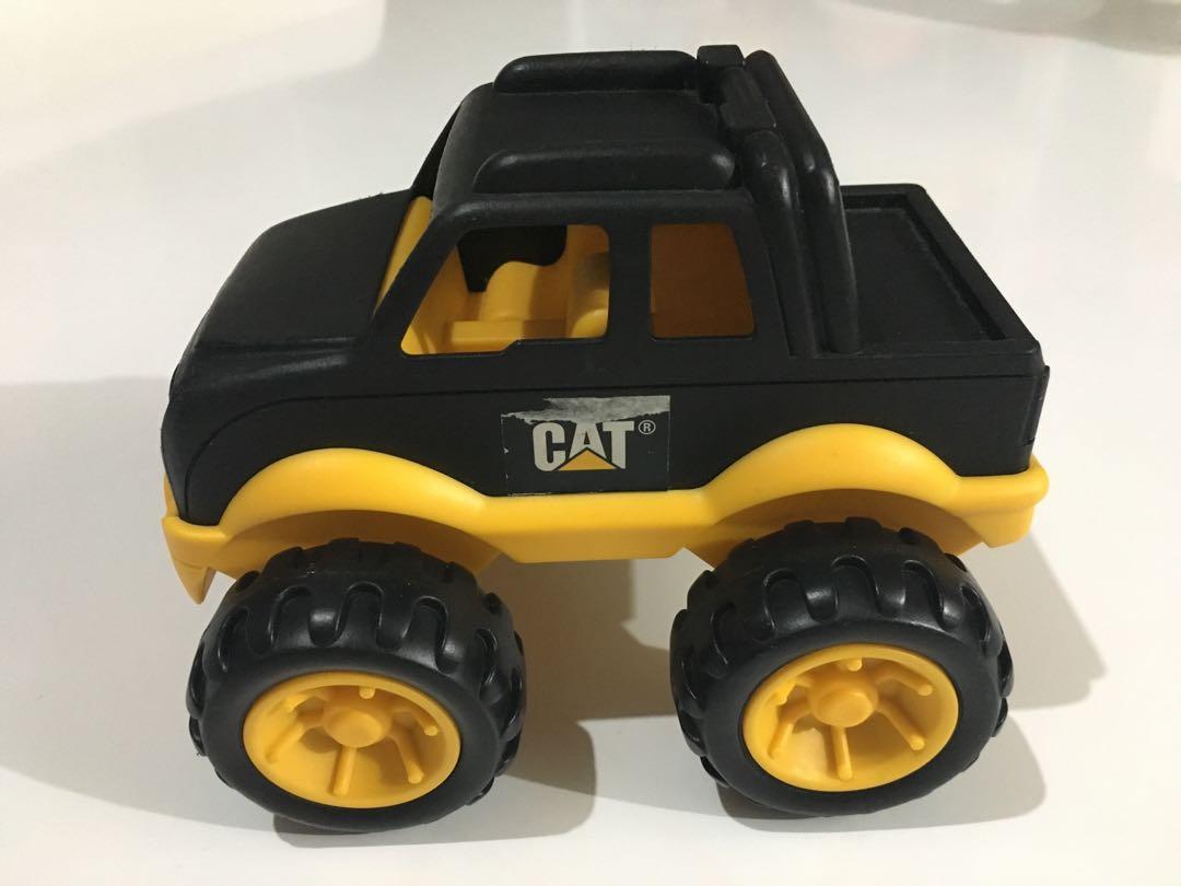 Cat in toy car discount