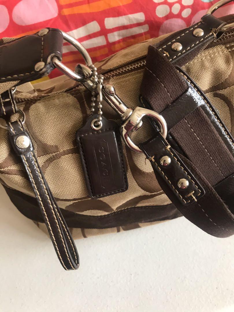 Coach hobo bag (Category: Purses & Pouches) located in San Juan City. Submitted by bhingo (Listing ID 1008419211, Image 3). Description: No flaws only sign of minimal usage Cloth with patent leather trimmings.