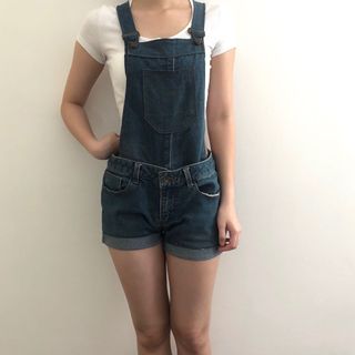 (Category: ) located in . Submitted by resaleboutique (Listing ID 1008521385, Image 1). Description: .