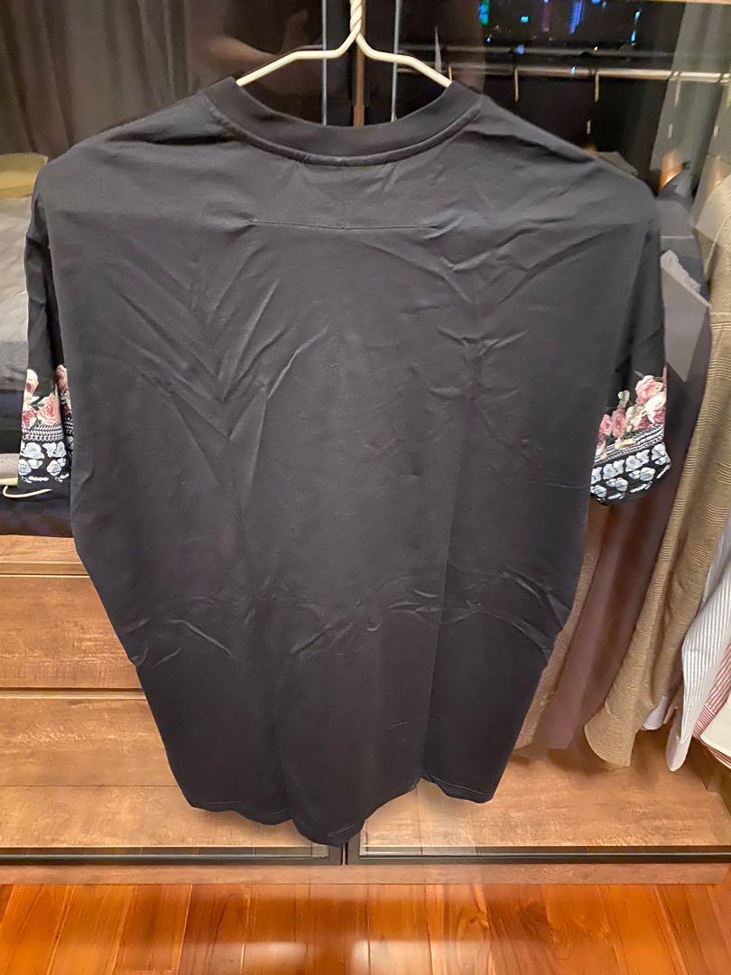 Givenchy tee （分類：T-shirt、恤衫、有領衫）位於 Hong Kong。 由 justinlam428 提交（商品編號 1008565533，圖片 2）。簡介： 。