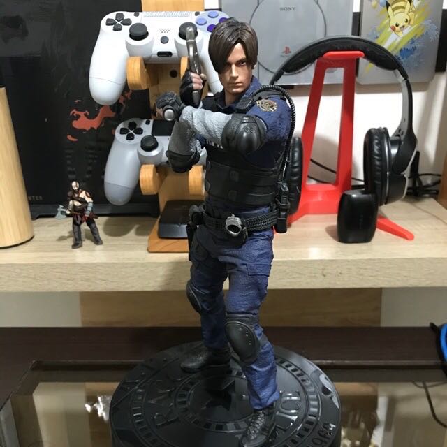 reserved-leon-kennedy-statue-resident-evil-2-remake-hobbies-toys