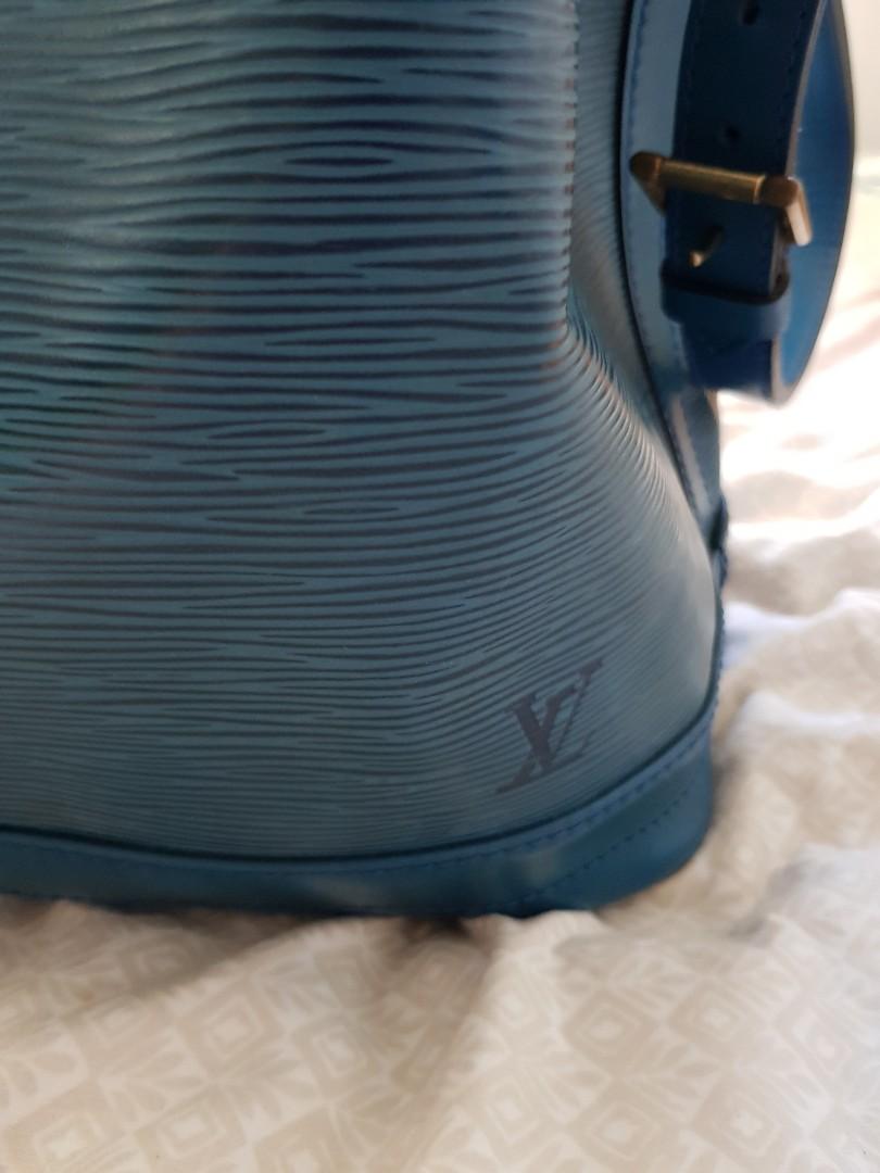 Authentic LOUIS VUITTON Petit Noe Epi Leather Noir (Category: Luxury Bags & Wallets) located in Makati City. Submitted by fashionuniversity (Listing ID 1008542364, Image 2). Description: Selling my pre-loved bag LV Noe Epi AR1903 Bought in Japan 100% Authentic or Money back. Negotiable pa.