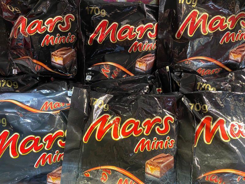 Mars minis (Category: Fresh Produce) located in Singapore. Submitted by jessq3u4 (Listing ID 1008413021, Image 2). Description: Mars minis 170 g Expire date july 2020 Collect at bugis street Choco store For more information please contact 97697010 for more details Www.sggiftbugis.com .