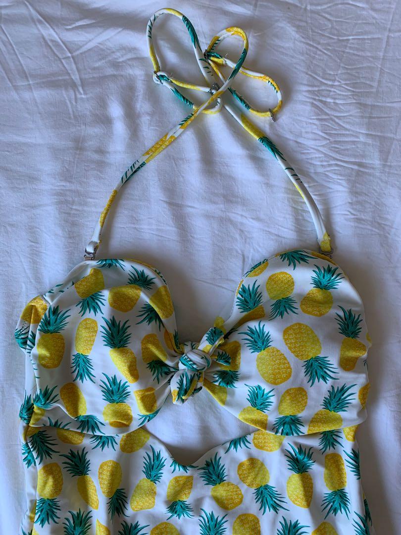 Old Navy 1pc Bathing Suit Women s Fashion Swimwear Rash guard on Carousell