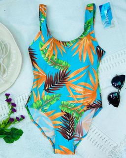 (Category: ) located in . Submitted by lovinglyyourscloset (Listing ID 1008554192, Image 1). Description: .