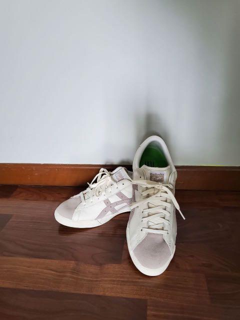 Onitsuka Tiger (Category: Sneakers) located in Singapore. Submitted by ampmmm (Listing ID 1008458311, Image 1). Description: Brand new MEN’s onitsuka tiger .