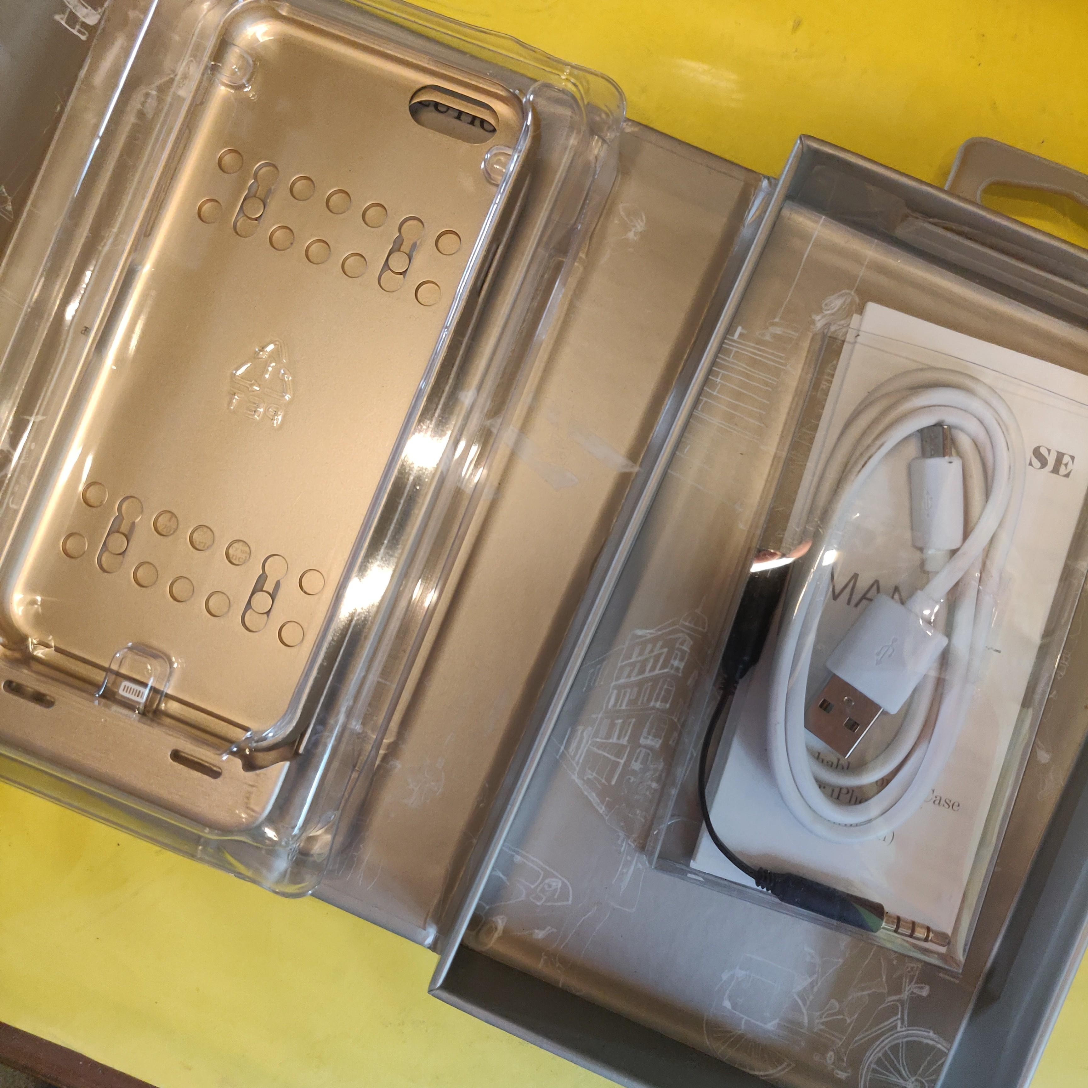 POWERBANK Case (Category: Cases & Sleeves) located in San Juan City. Submitted by jet_let (Listing ID 1008617998, Image 2). Description: Powerbank Case for Iphone 6/6s Color: Gold Original, New 🎊Inclusion🎊 - PowerbankCase - Iphone case - micro-usb cable - earphone extension Og Price: 3,600php Rfs: changed phone ❓Pm for more inquiries❓ ❗️ open for negotiations ❗.