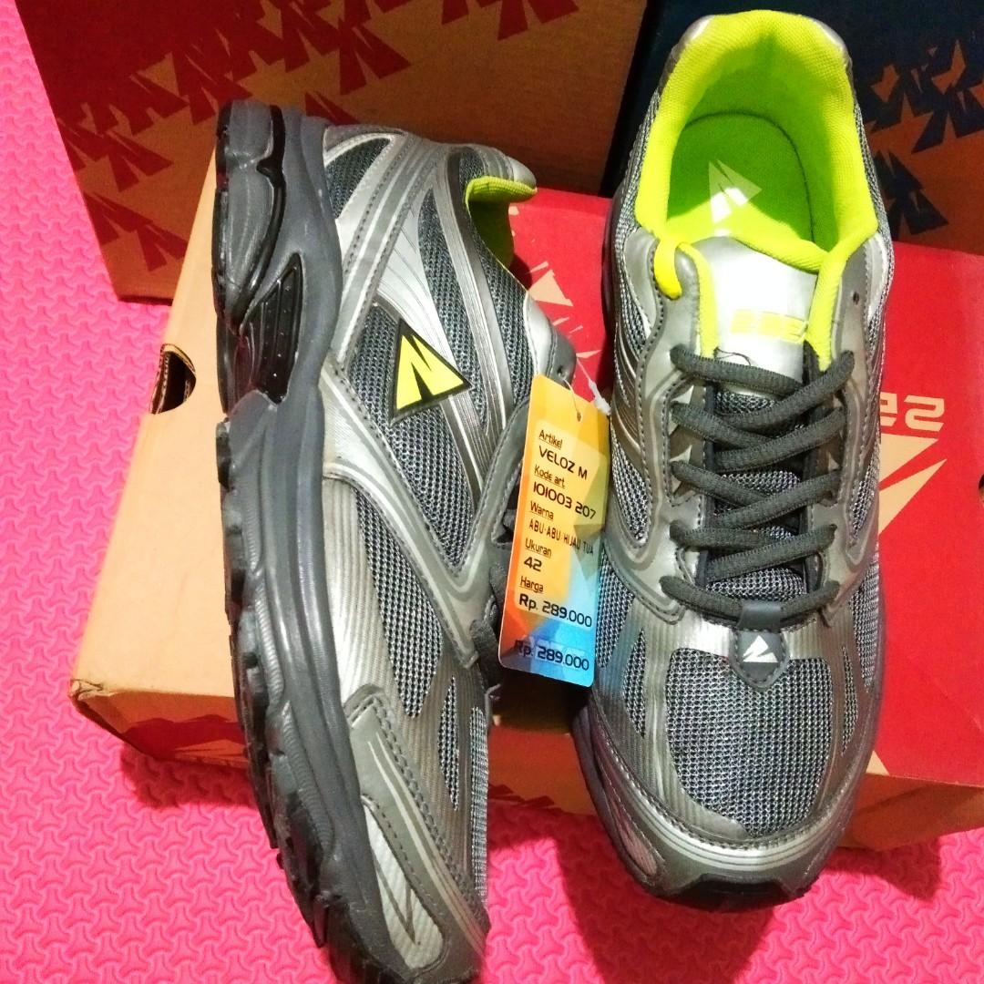 Sepatu Sport Import Murah Original 2beat Warna Abu Abu Size 42 Fesyen Pria Sepatu Sneakers Di Carousell