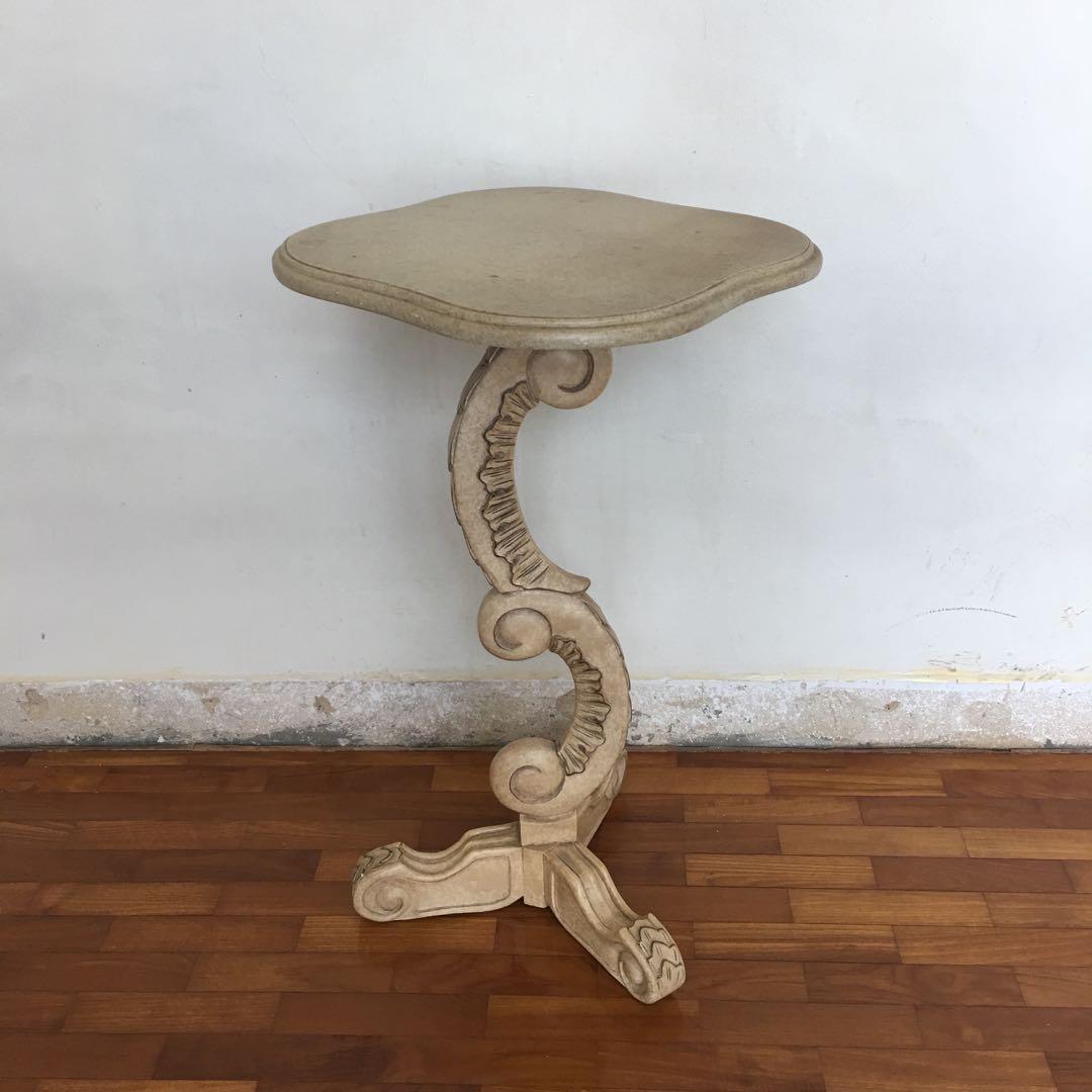 Side Table (Category: Tables & Sets) located in Singapore. Submitted by verydirtyharry (Listing ID 1008426042, Image 1). Description: Quantity: 1.