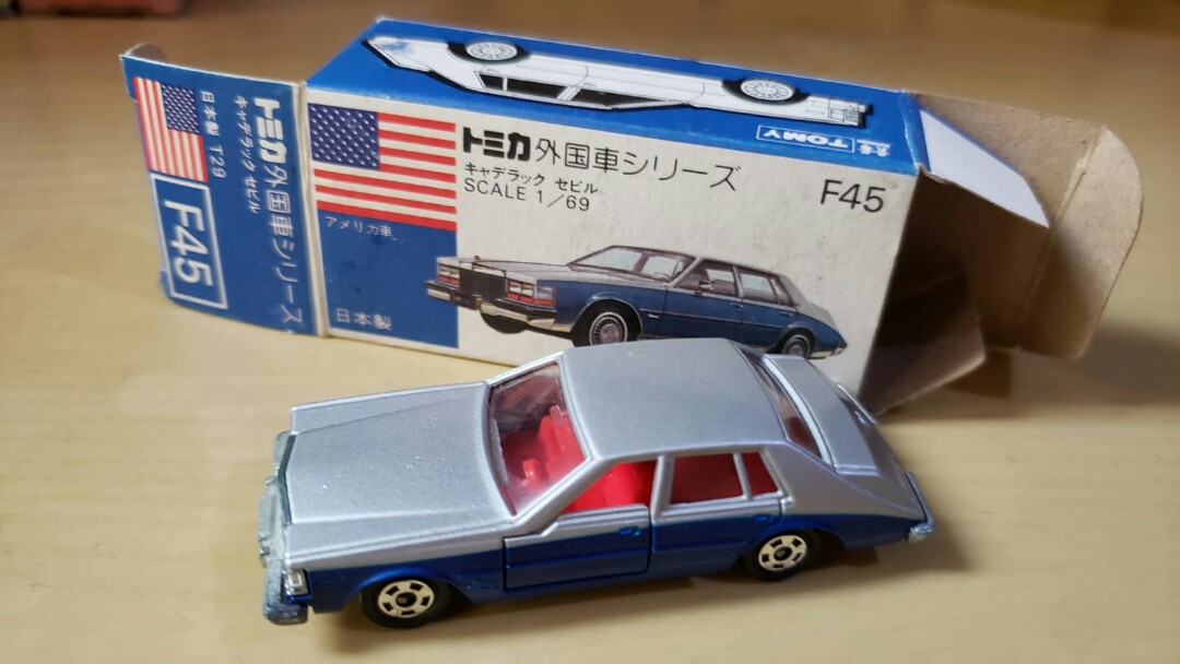 tomica cadillac