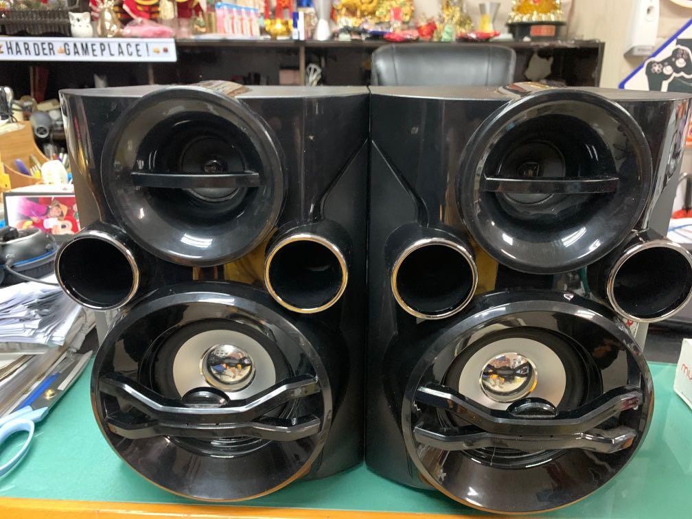 2 pcs Component Speaker (Category: Soundbars, Speakers & Amplifiers) located in Pasay City. Submitted by ayinong168 (Listing ID 1008765874, Image 1). Description: 2 pcs componet speaker 4 ohms 35 w item is still in very good condition pm if interested.