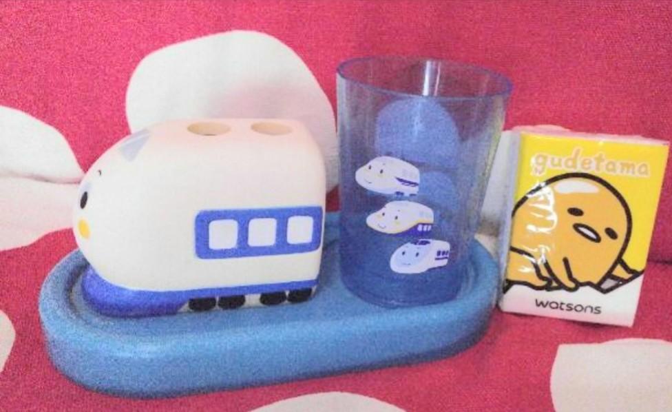 新幹線 Shinkansen 日版 Sanrio 2000年 公仔 火車 train 牙齒座 膠杯 附有原装紙盒, 傢俬&家居, 廚具和餐具 ...