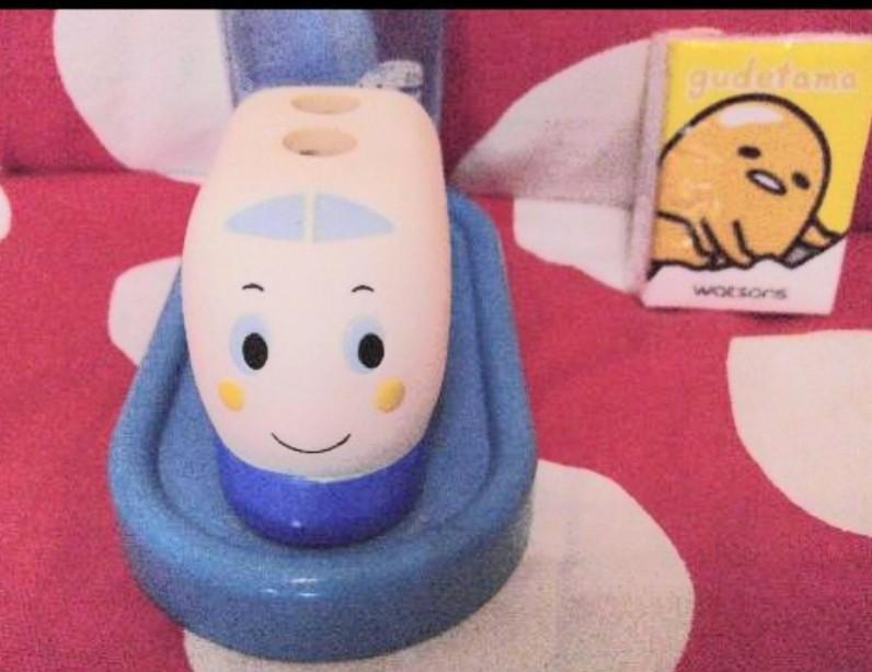 新幹線 Shinkansen 日版 Sanrio 2000年 公仔 火車 train 牙齒座 膠杯 附有原装紙盒, 傢俬&家居, 廚具和餐具 ...