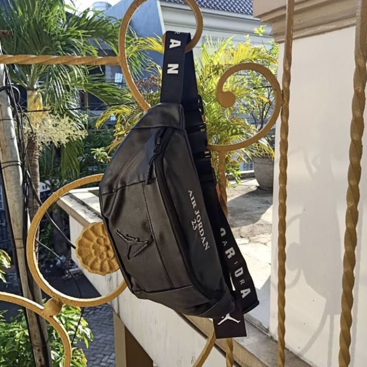AIR JORDAN 23 JUMPMAN LEATHER WAIST BAG Fesyen Pria