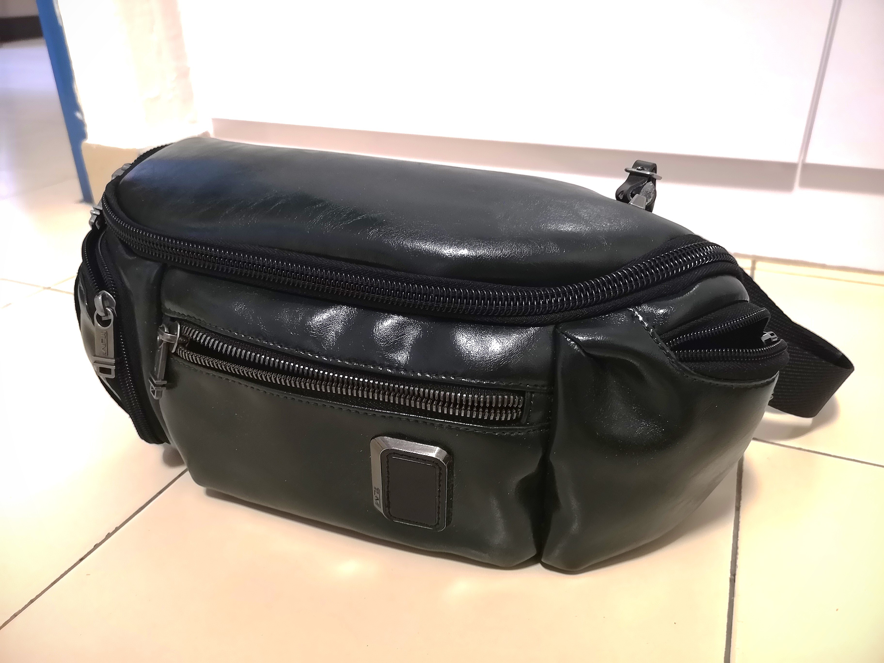 *Authentic* TUMI KELLEY SLING BAG, Luxury, Bags & Wallets on Carousell