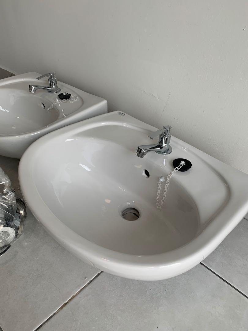Big Toilet Sink Sinki Tandas Home Furniture Others On Carousell