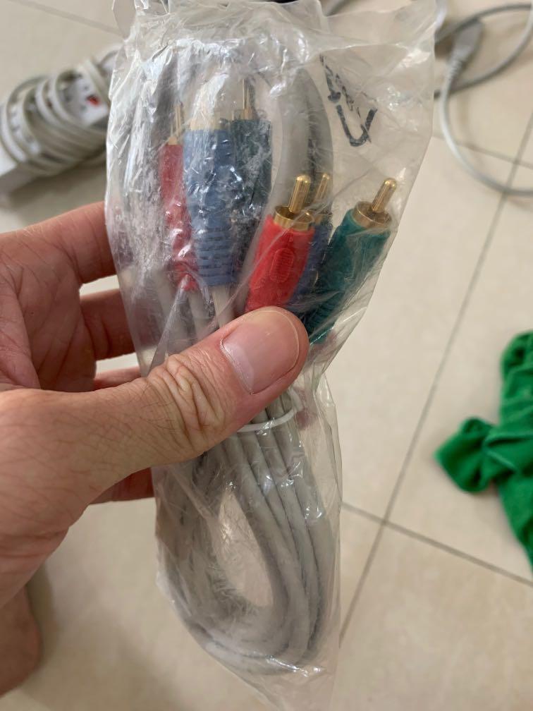 Component RCA cable (Category: Cables & Adaptors) located in Singapore. Submitted by sierra.cl (Listing ID 1008693261, Image 1). Description: .