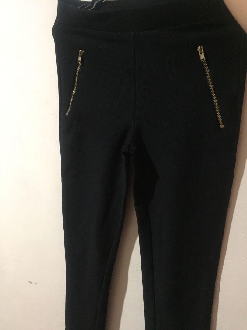 Forever 21 Pants with Zipper (Category: Other Bottoms) located in Paranaque City. Submitted by classyluxeph (Listing ID 1008654827, Image 2). Description: Bought this for Php1,700 Used once only for an hour event Excellent condition .