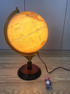 [Rental] Globe desk lamp