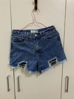 (Category: ) located in . Submitted by aprillionx (Listing ID 1008804056, Image 1). Description: .