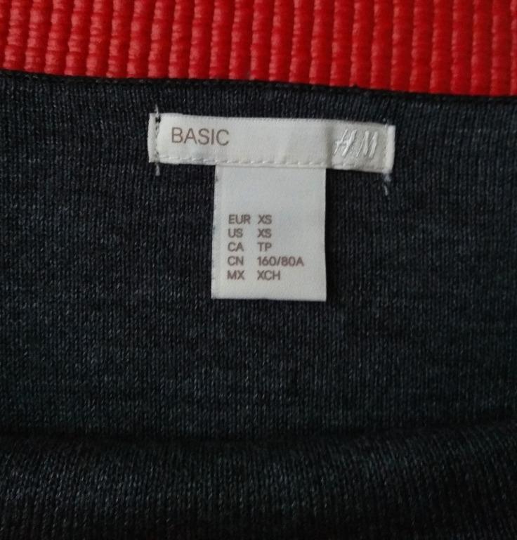H&M Basic Blouse (Category: Blouses) located in Kuala Lumpur. Submitted by peter-rabbit (Listing ID 1008796095, Image 3). Description: Almost new. Material is a little elastic but not body hugging. .