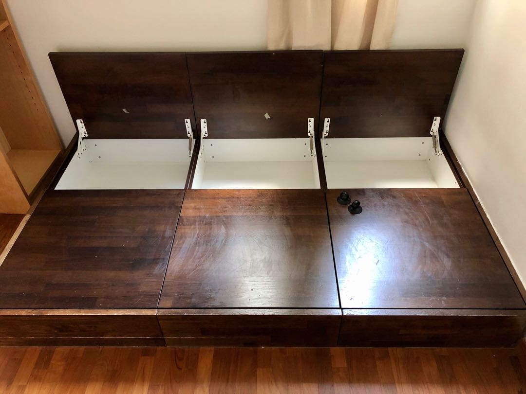Japanese platform outlet bed with storage