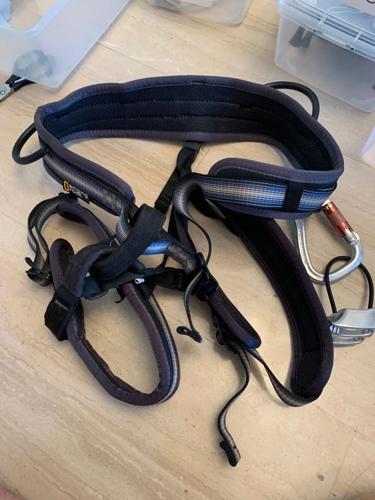 Rock climbing harness with carabena & belay device, Sports Equipment