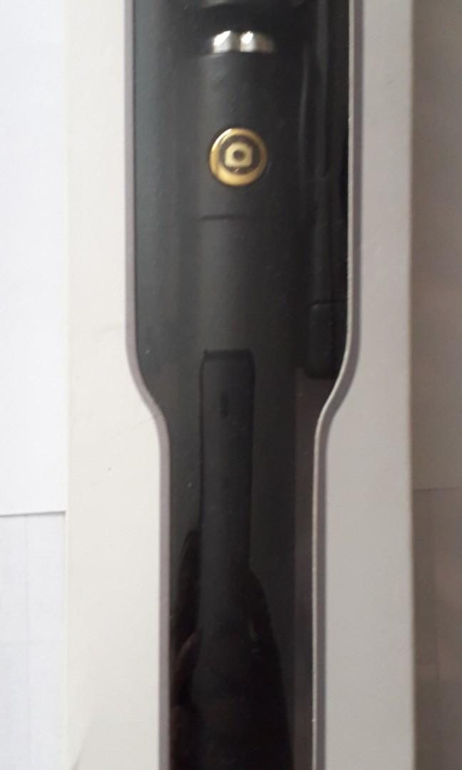 Selfie stick (Category: Mounts & Holders) located in Manila. Submitted by hannah.ph (Listing ID 1008657724, Image 1). Description: unused RFS: Decluttering.