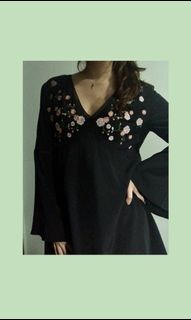 (Category: ) located in . Submitted by moonlight.closet (Listing ID 1008735255, Image 1). Description: .