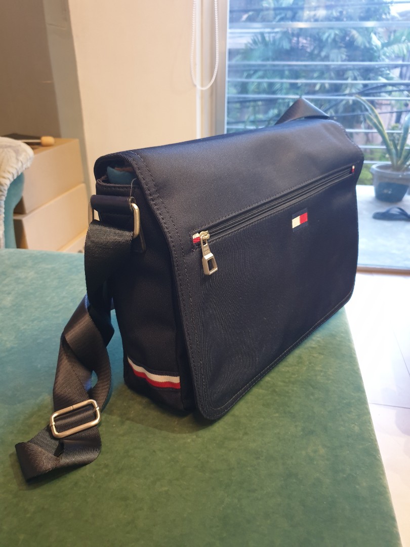 HILFIGER MESSENGER BAG, Fashion, Bags, Briefcases on Carousell