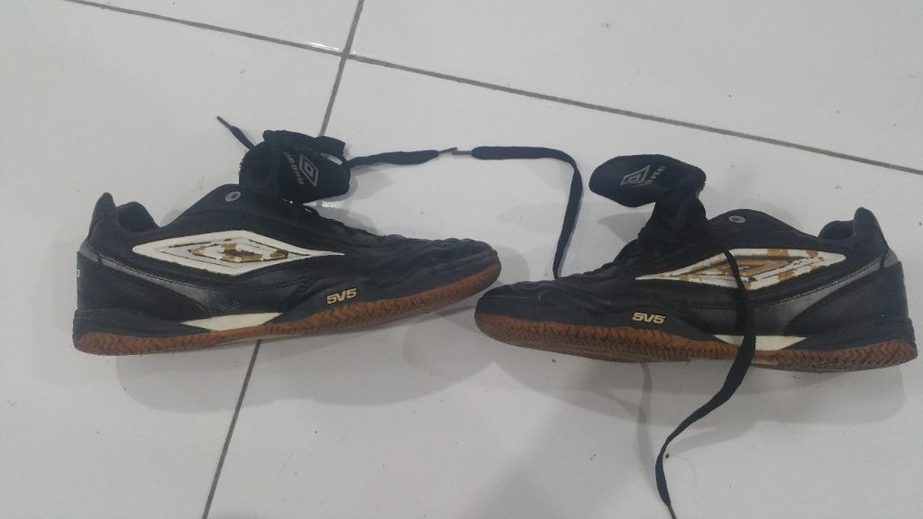 Vintage Umbro Shoes Men s Fashion Footwear Sneakers on Carousell