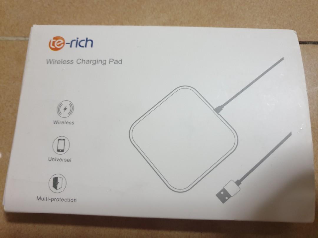 Wireless charger (Category: Chargers) located in Singapore. Submitted by rudyzone (Listing ID 1008798721, Image 1). Description: wat u see is wat u get.... new in box ..... INTERESTED pls PM......... no self collection due to CB ..... delivery charges $10......