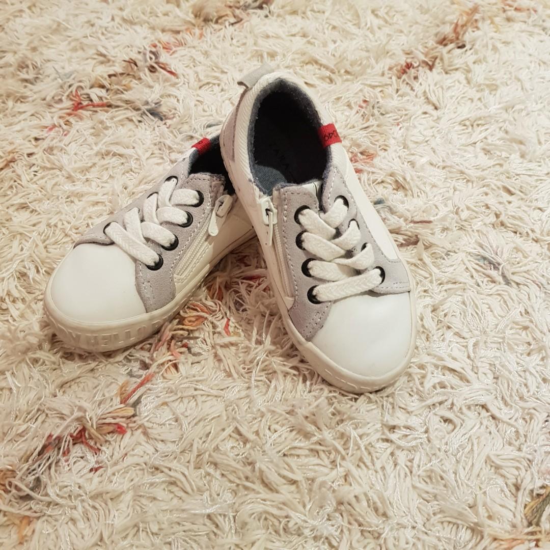 baby trainers size