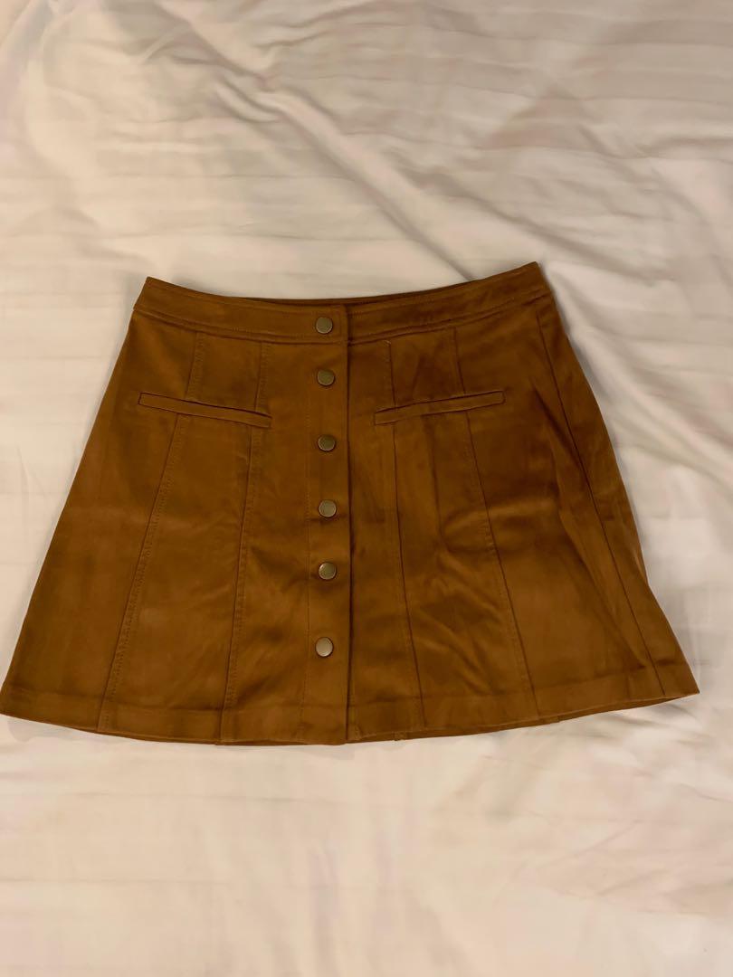 Zara skirt (Category: Skirts) located in Taguig. Submitted by megango (Listing ID 1008679847, Image 1). Description: .