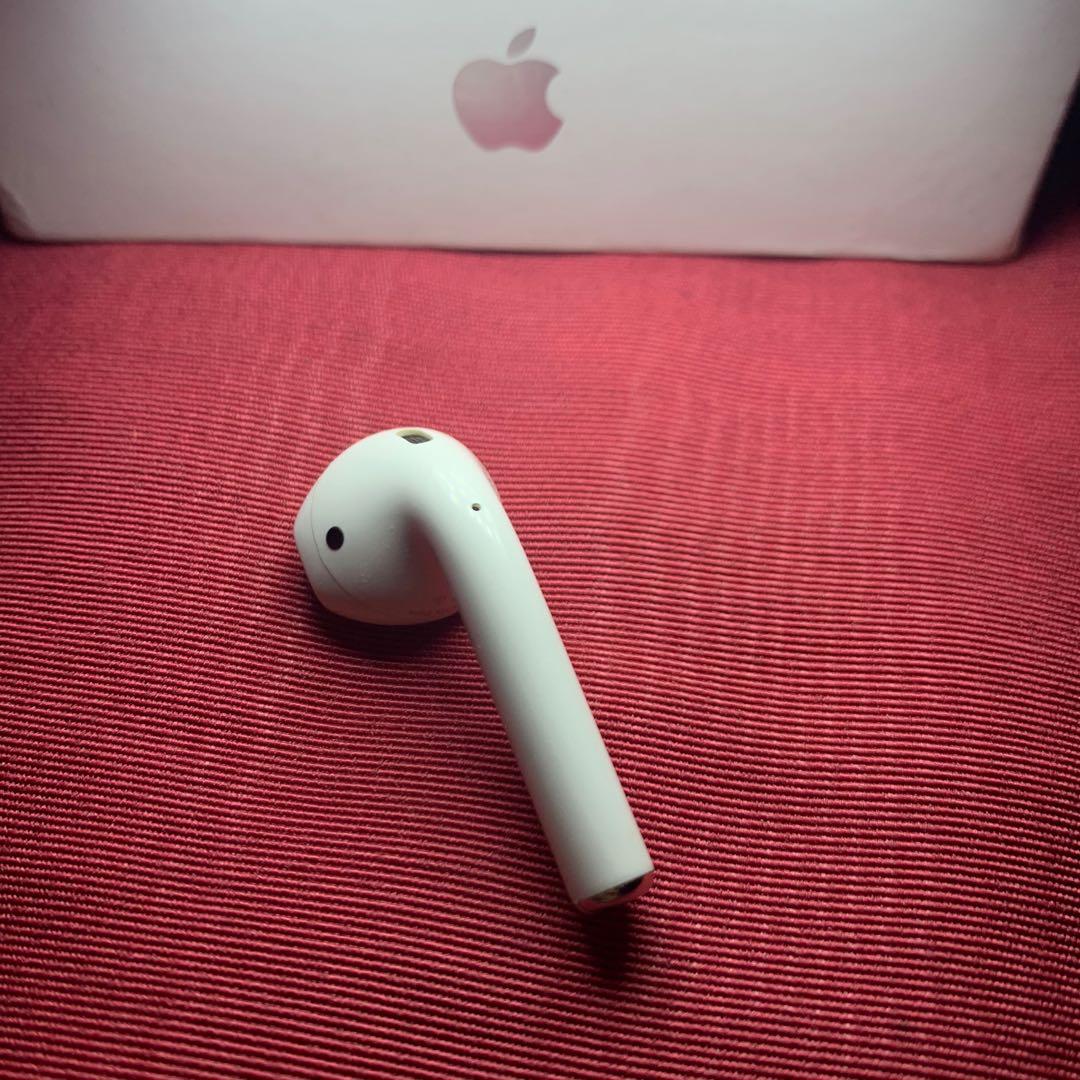 AirPods Gen 1 LEFT PIECE ONLY!!! (Category: Earphones) located in Mandaluyong City. Submitted by lady.lannister (Listing ID 1008922481, Image 2). Description: AirPods Gen 1 LEFT PIECE only !!! 2500 FIXED price 💯 Original Disclaimer: ✅ Please make sure your charging case is original and legit. ✅ Please make sure your right AirPod is original and Gen 1 only, to ensure proper connection..