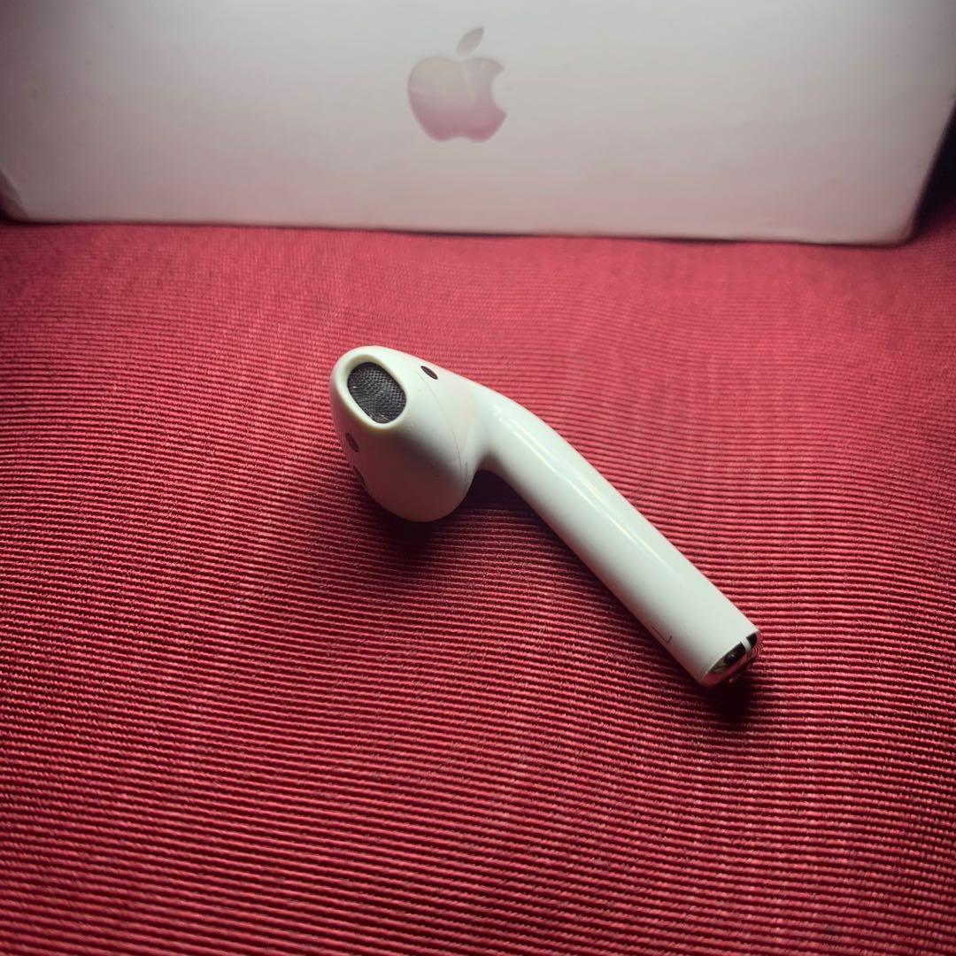 AirPods Gen 1 LEFT PIECE ONLY!!! (Category: Earphones) located in Mandaluyong City. Submitted by lady.lannister (Listing ID 1008922481, Image 1). Description: AirPods Gen 1 LEFT PIECE only !!! 2500 FIXED price 💯 Original Disclaimer: ✅ Please make sure your charging case is original and legit. ✅ Please make sure your right AirPod is original and Gen 1 only, to ensure proper connection..