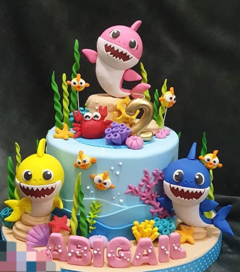 Baby shark cake 1