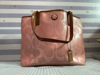 (Category: ) located in . Submitted by Thrifted (Listing ID 1008877119, Image 1). Description: .