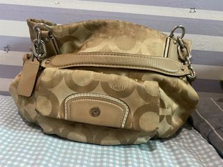 (Category: ) located in . Submitted by Thrifted (Listing ID 1008878200, Image 1). Description: .