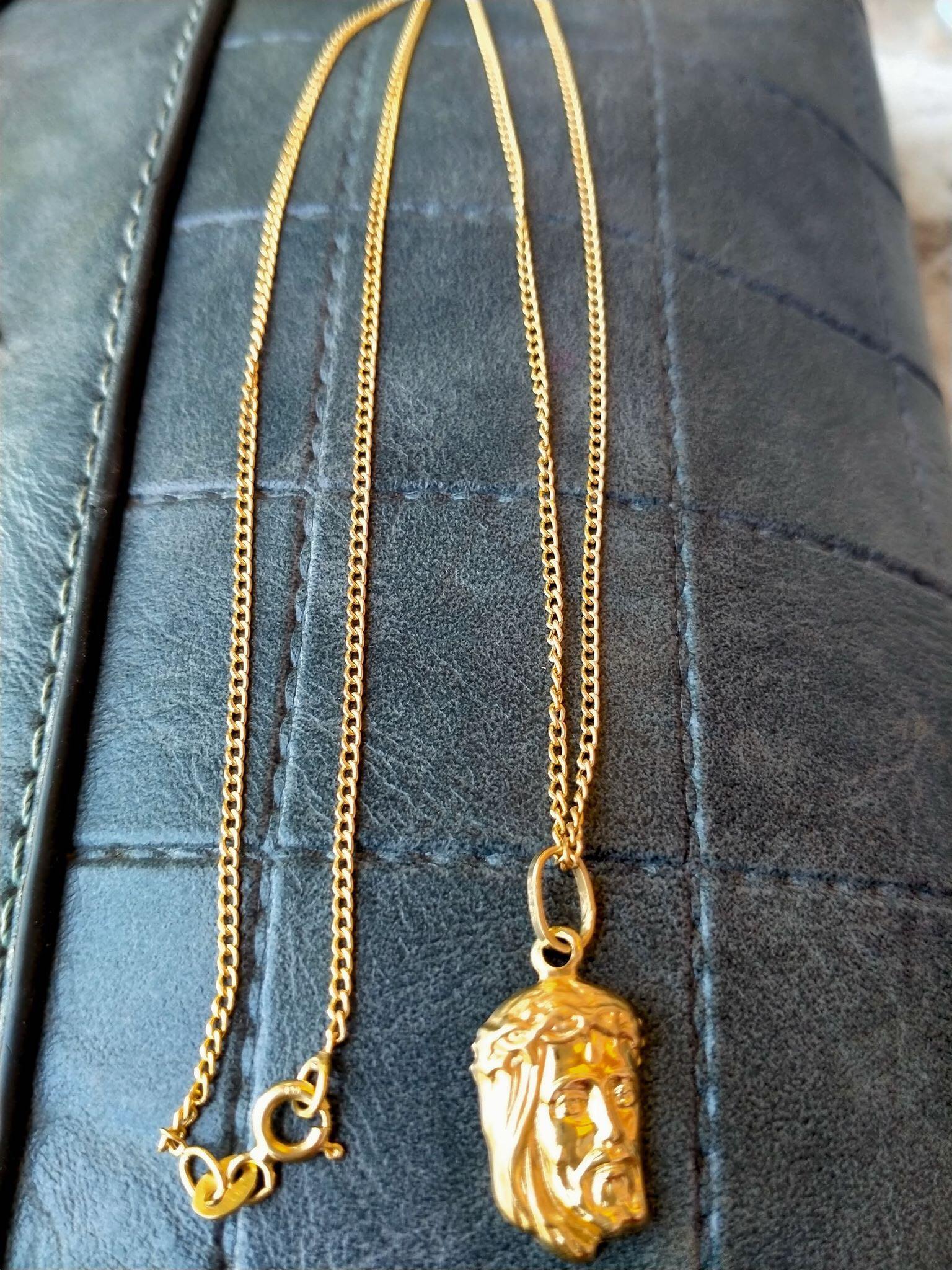 Gold necklace (Category: Necklaces) located in Angono. Submitted by katzreena (Listing ID 1008903926, Image 1). Description: Gold necklace 18k .