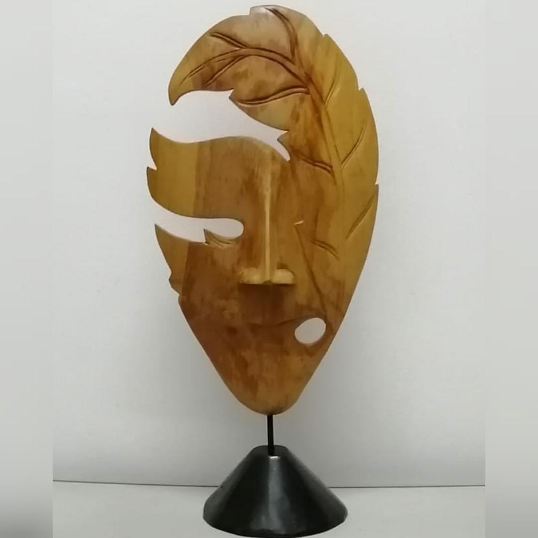 Hiasan Meja Kayu Topeng Ukir Antik, Perabotan Rumah di Carousell