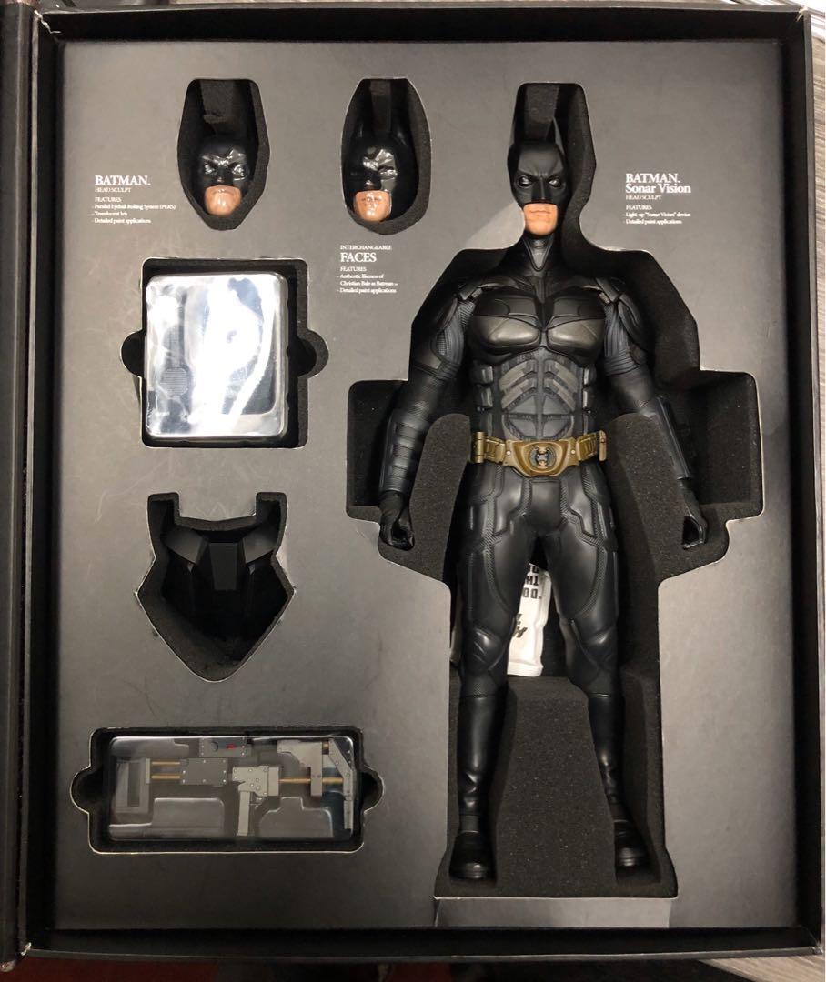 HOT TOYS THE DARK KNIGHT BATMAN 1/6TH SCALE COLLECTIBLE FIGURE, Hobbies &  Toys, Toys & Games on Carousell