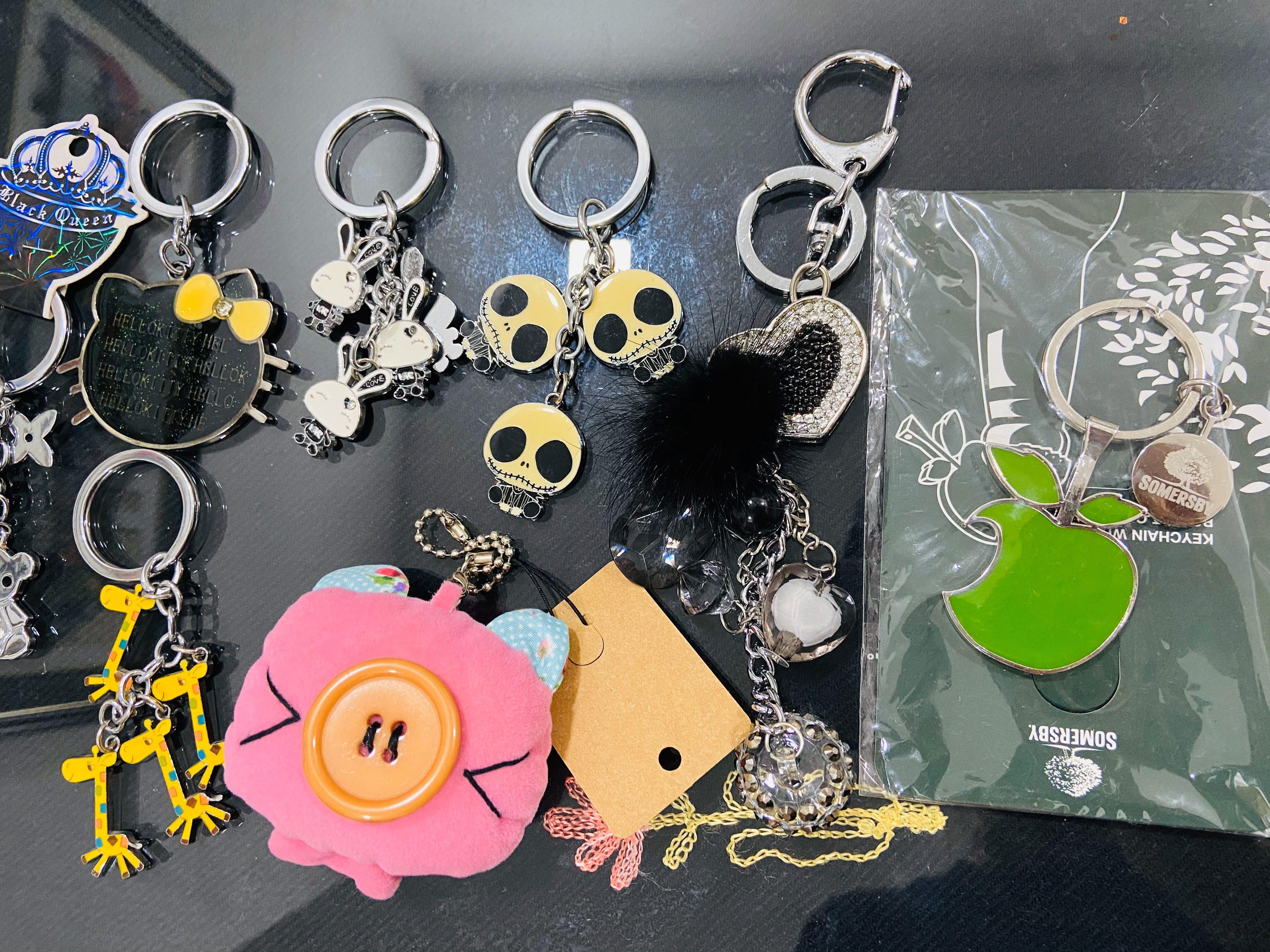 Keychains (Category: Craft Supplies & Tools) located in Singapore. Submitted by tynni (Listing ID 1008962229, Image 3). Description: Clearing keychains at $1 each. Get more for discount..