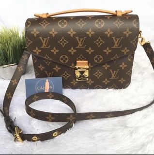 (Category: ) located in . Submitted by classic.ootd (Listing ID 1008936815, Image 1). Description: .
