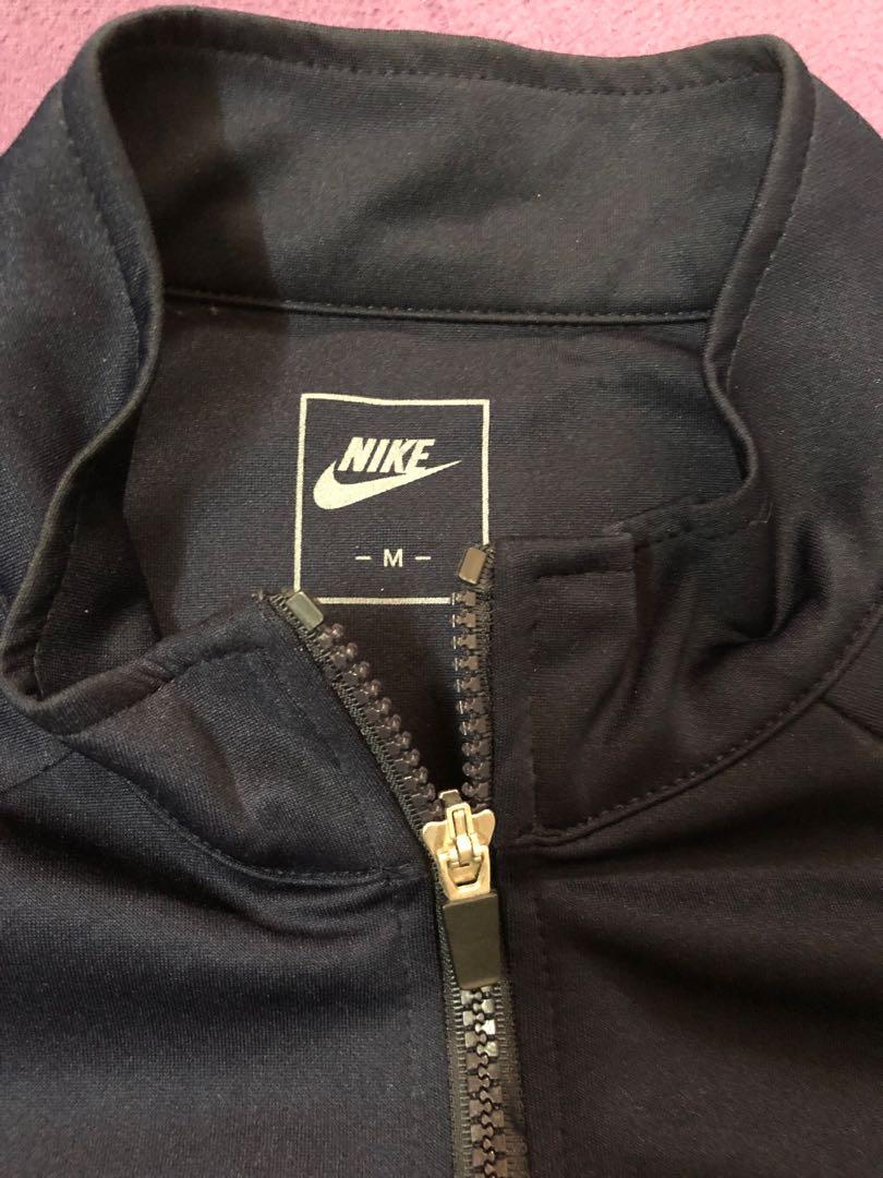 Nike jacket and pants terno (Category: Hoodies) located in San Simon. Submitted by eoreeh (Listing ID 1008949496, Image 2). Description: For sale: nike jacket and pants terno Condition: 8.5/10 Legit!!!.
