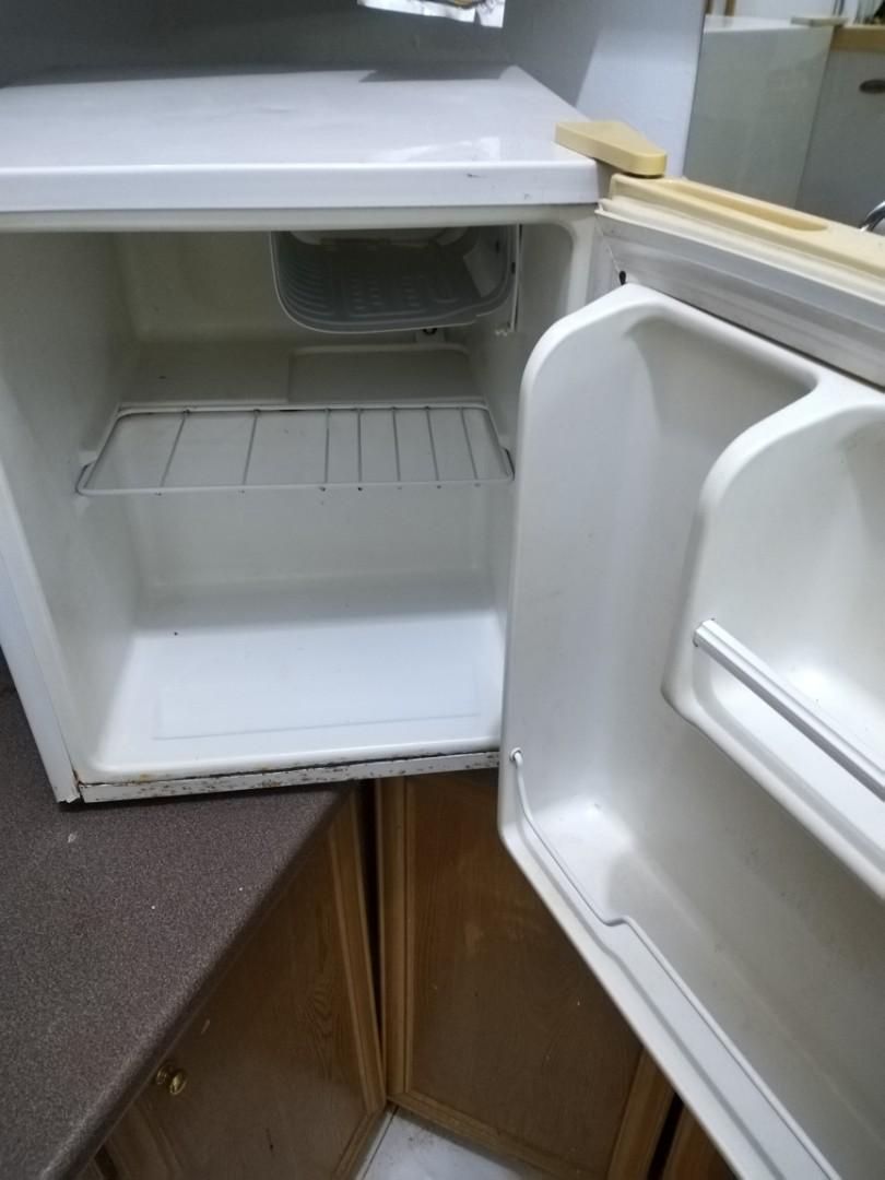 Peti Ais 1 Pintu Kitchen Appliances On Carousell