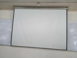 Retractable Projector Screen