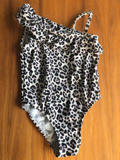 (Category: ) located in . Submitted by bebebear_preloved (Listing ID 1008951788, Image 1). Description: .