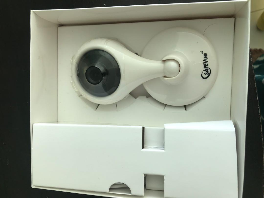Wireless Smart Camera (Category: Security Systems & CCTV Cameras) located in Singapore. Submitted by bbmathi (Listing ID 1008880779, Image 2). Description: Brand : Safevue Singapore brand Very easy to use With user manual Bought for 110$ but never used .