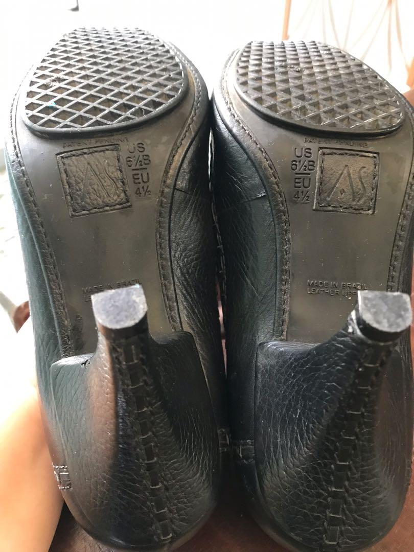 Aerosoles leather heels (Category: Heels) located in Cainta. Submitted by mega_salestuff (Listing ID 1009188073, Image 3). Description: #makethebest1 Aerosoles leather comfy heels Signs of usage only but overall still very comfy to use.